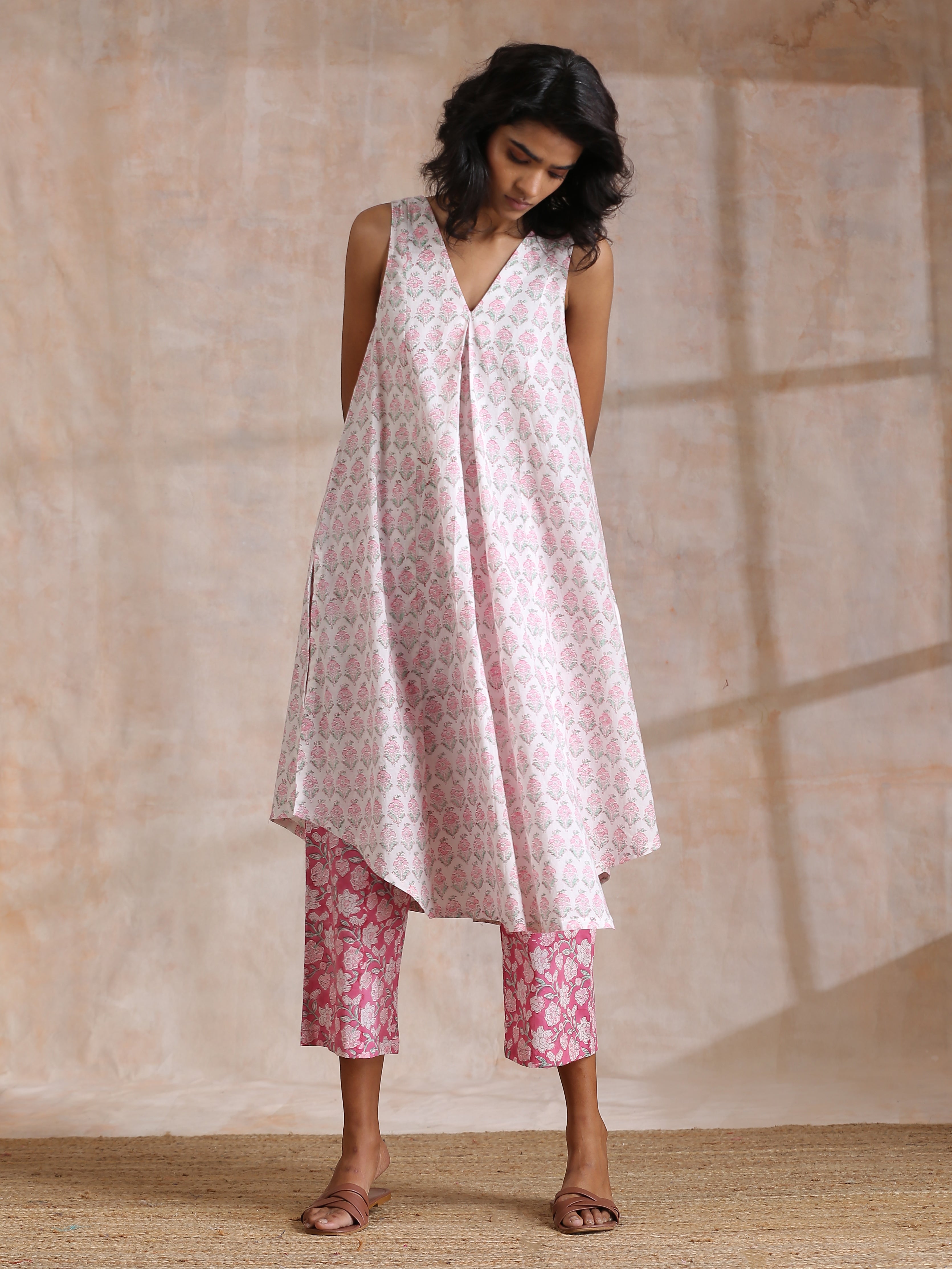 trueBrowns Pink Green Floral On White Block Print Cotton Sleeveless Flared Kurta Pant Set | Grocsy