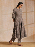 trueBrowns Clay Dabu Zig-Zag Motifs Print Cotton Flared Kurta Pant Set | Grocsy