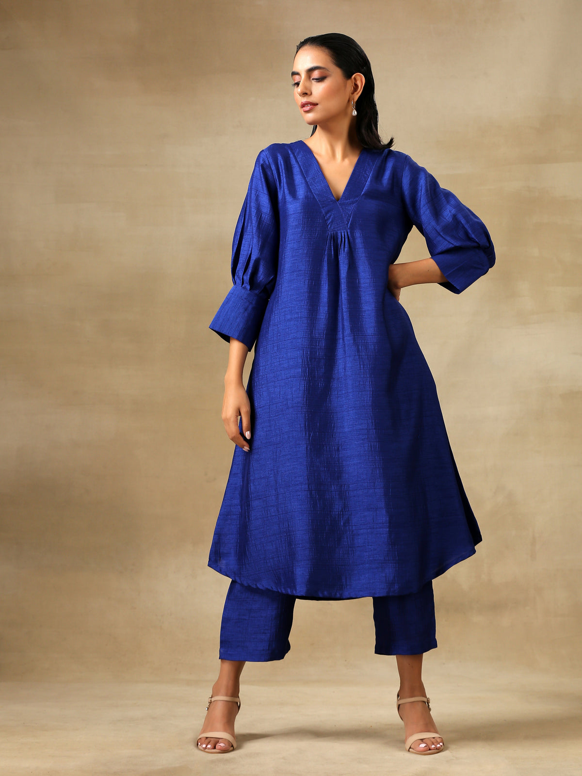 trueBrowns Blue Textured Silk Puff Sleeve Kurta Pant Set | Grocsy