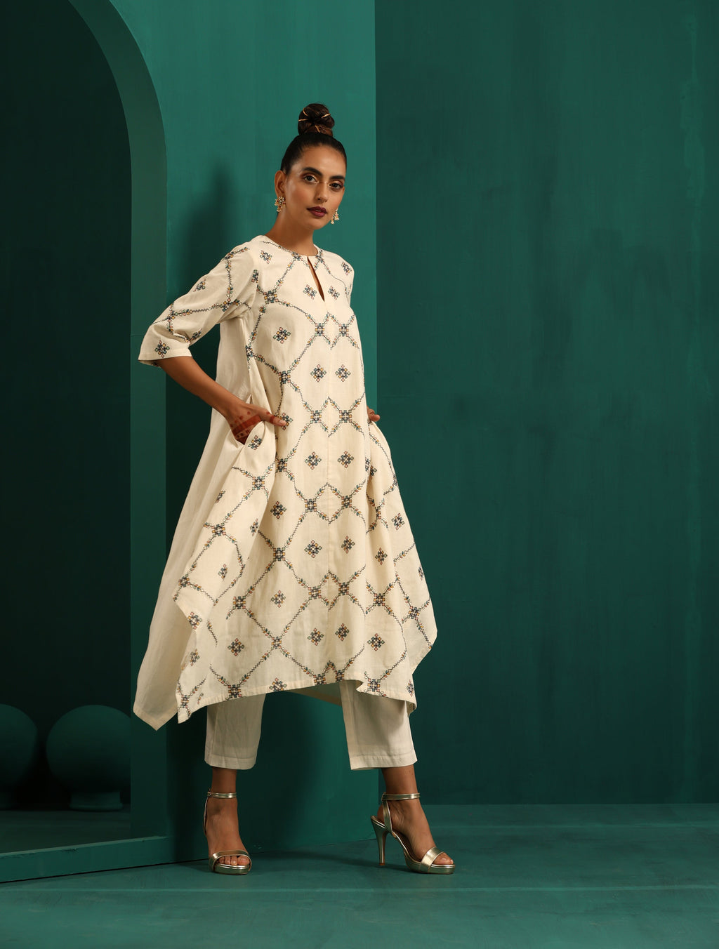 trueBrowns Ivory Rhombus Cotton Handkerchief Kurta Pant Set | Grocsy