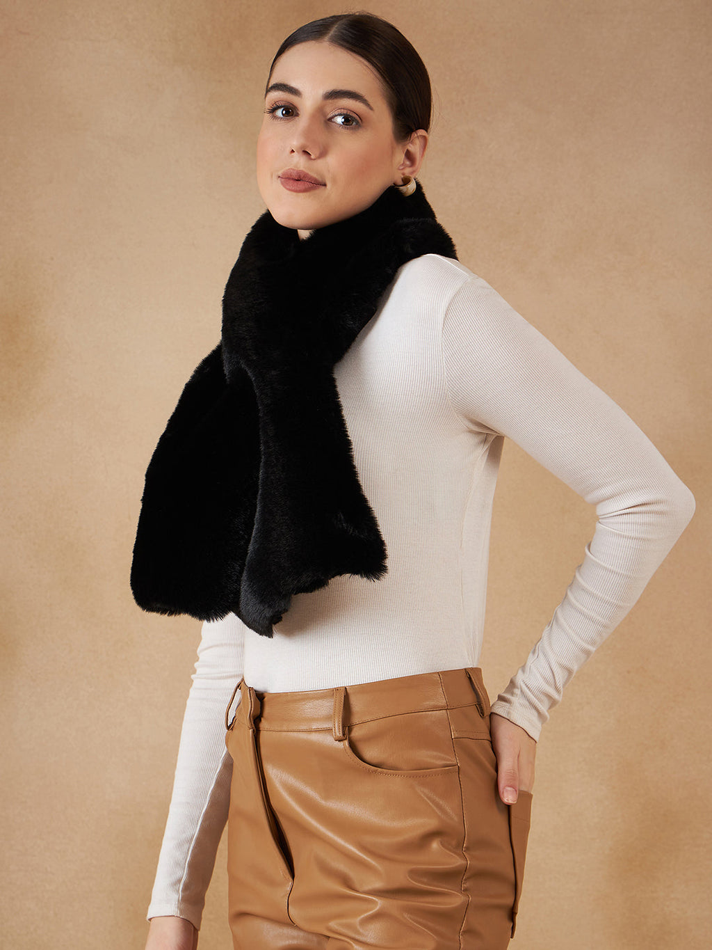 InWeave Women's Black Faux Fur Neck Warmer | Grocsy