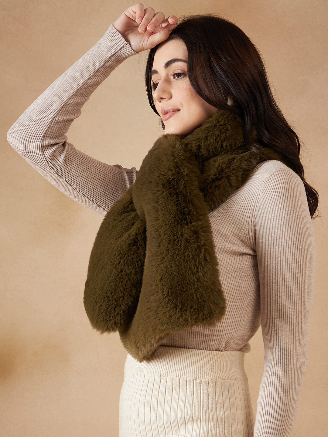 InWeave Women's Mehandi Green Faux Fur Neck Warmer | Grocsy