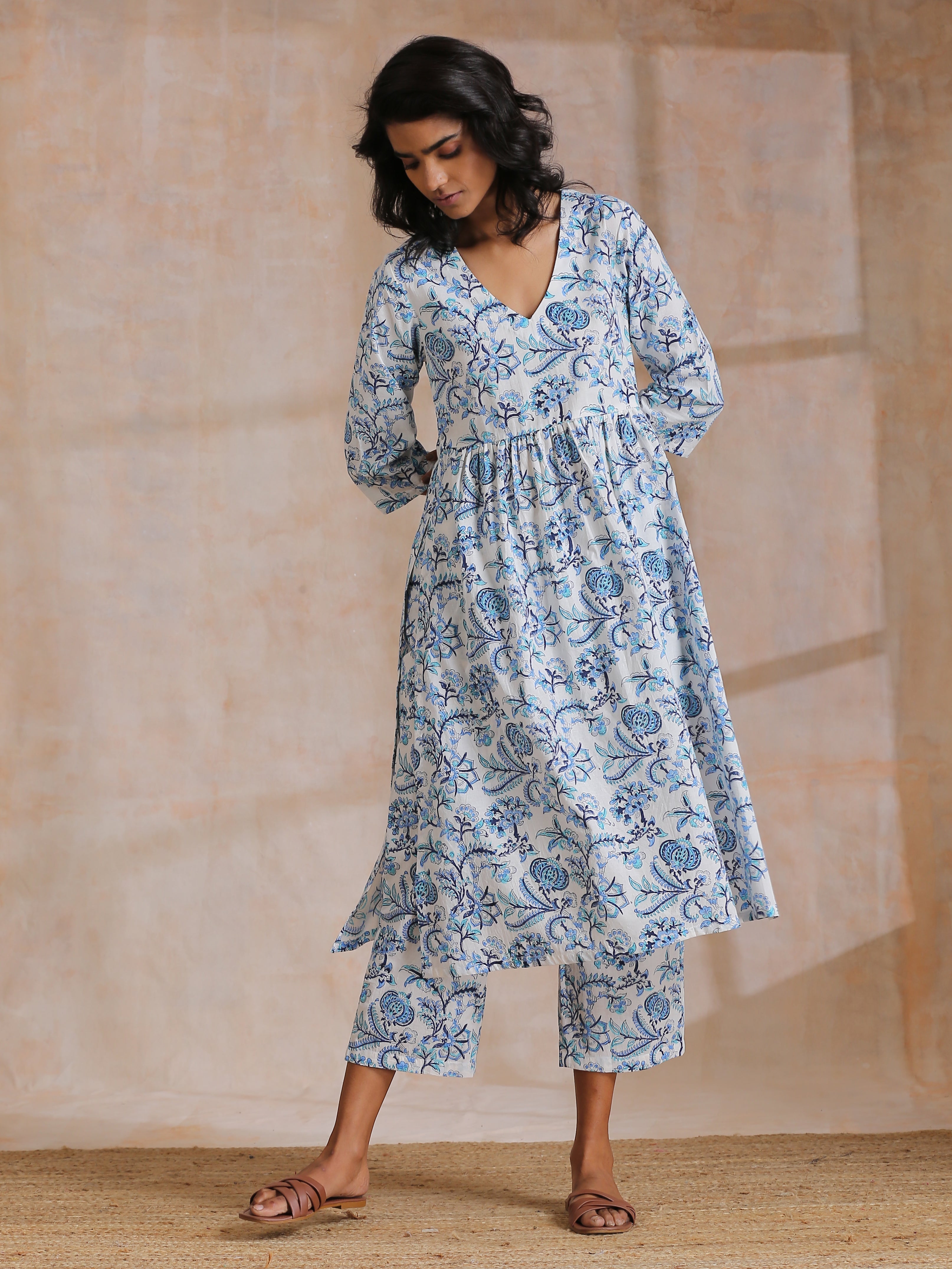 trueBrowns White With Overall Blue Print Cotton Slit Gathered Kurta Set | Grocsy