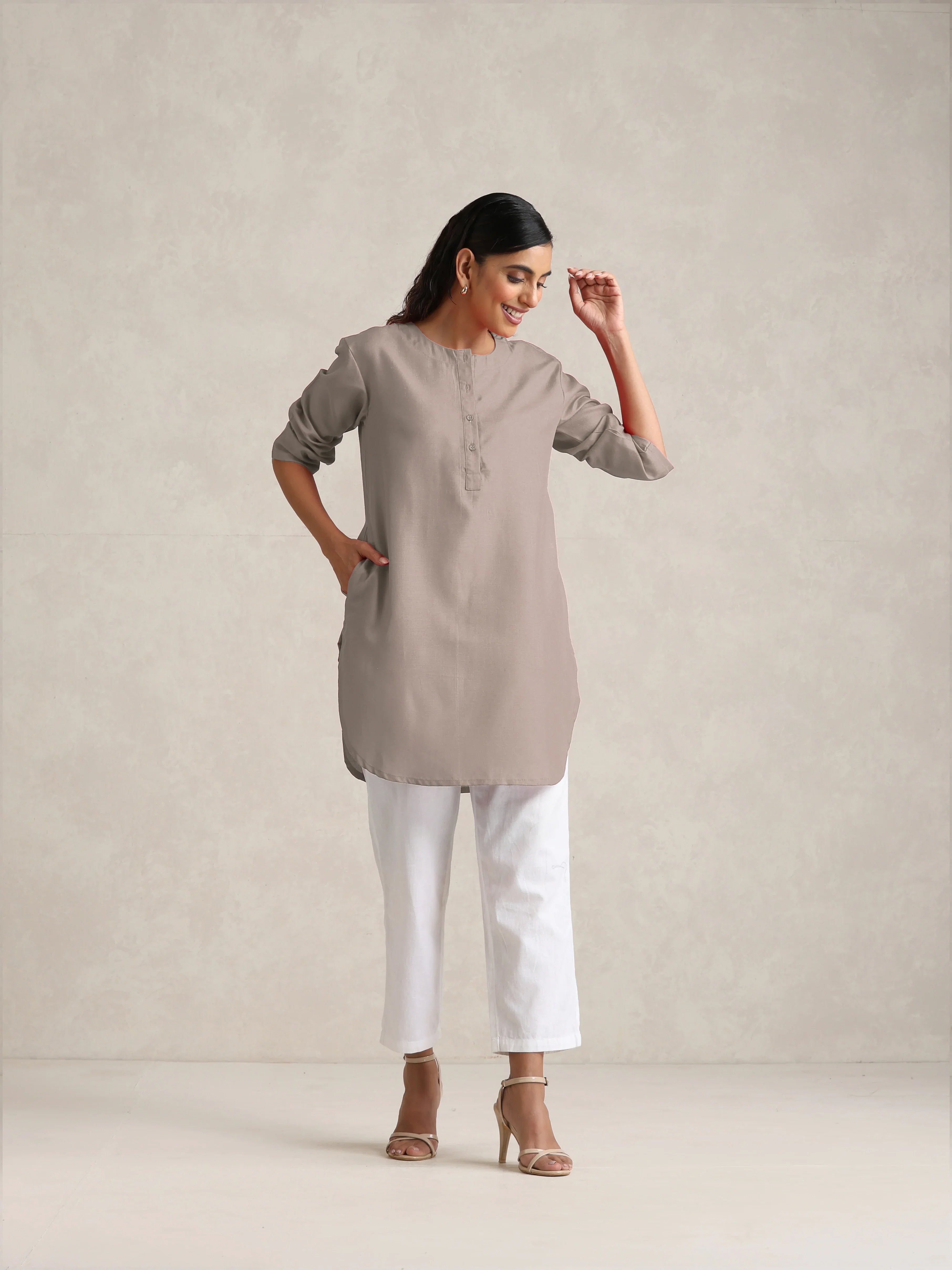 trueBrowns Light Grey Cotton Blend Short Kurta | Grocsy
