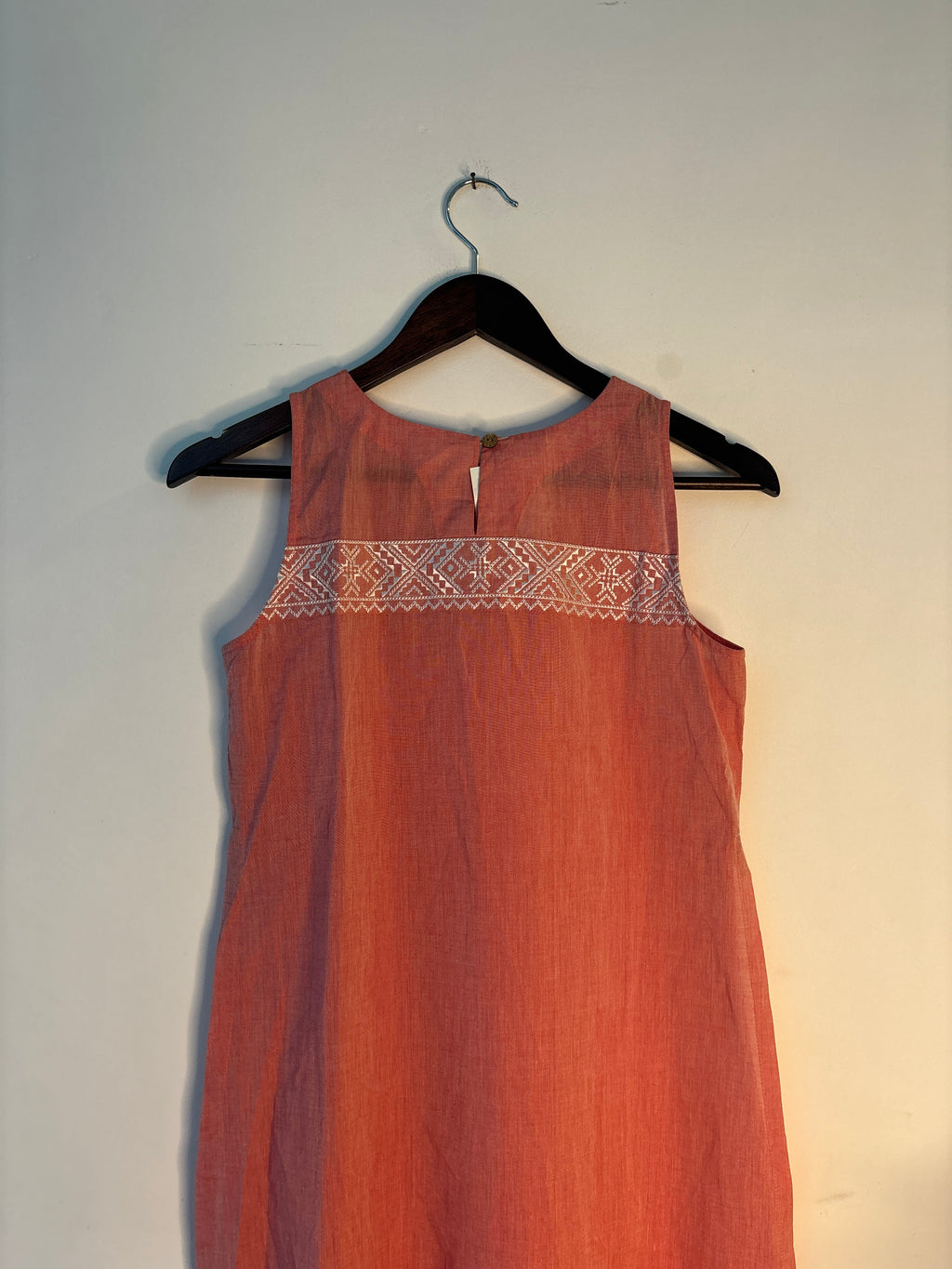 trueBrowns Peach Slub Sleeveless Kurta | Grocsy