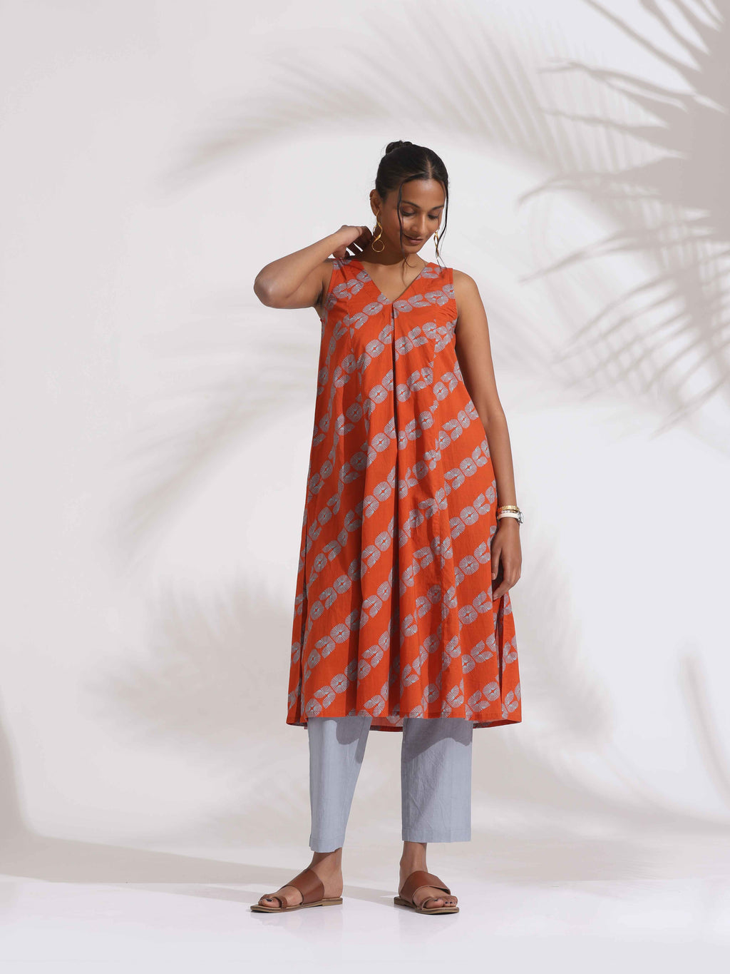 trueBrowns Orange Cotton Print Sleeveless Kurta Set | Grocsy