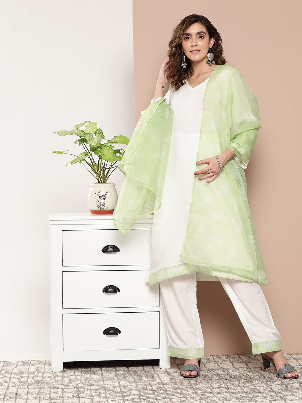 InWeave Women's Cream Straight Kurta Set W Green White Print Organza Dupatta | Grocsy