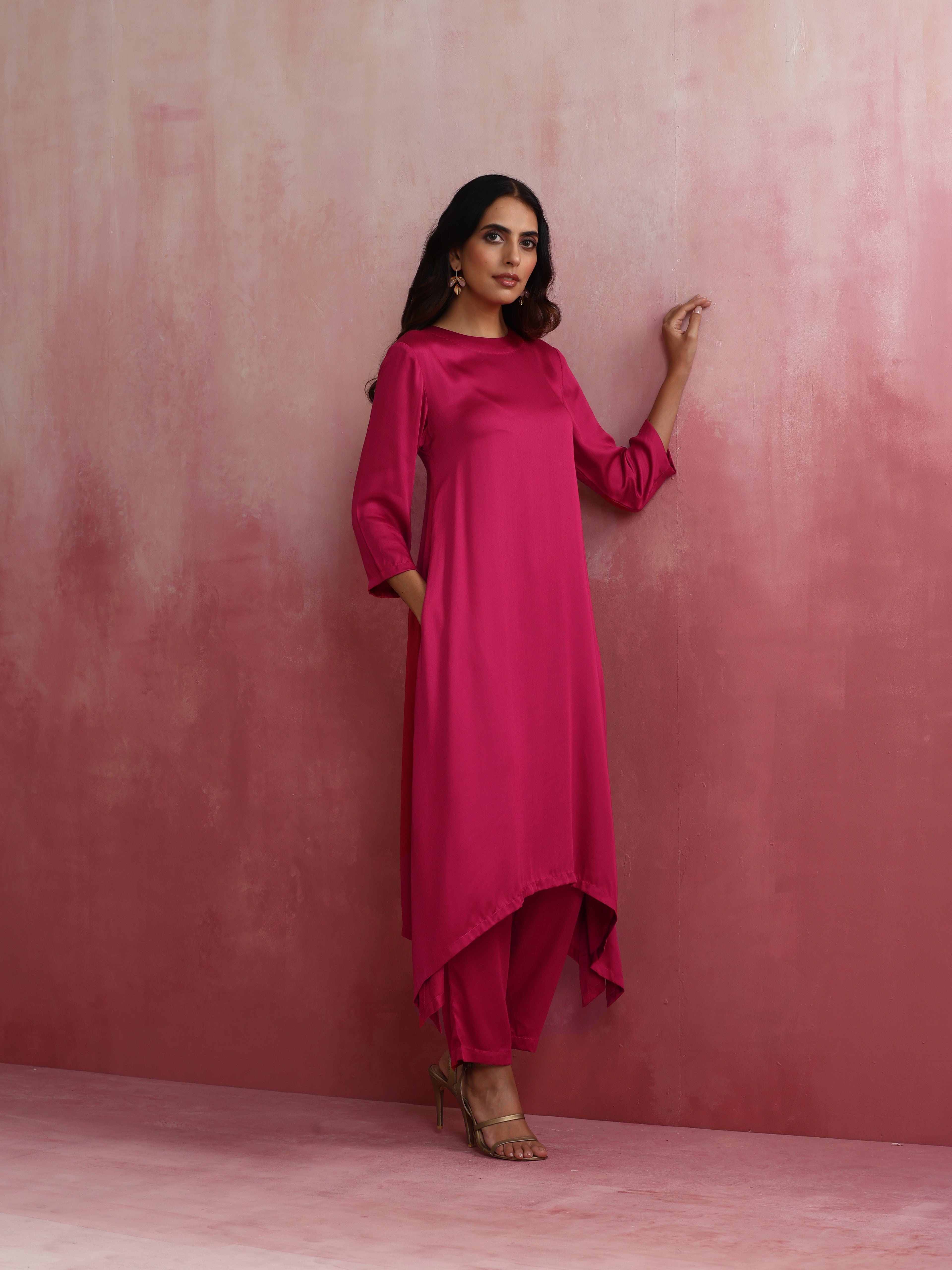trueBrowns Magenta Highlow Modal Kurta Set | Grocsy