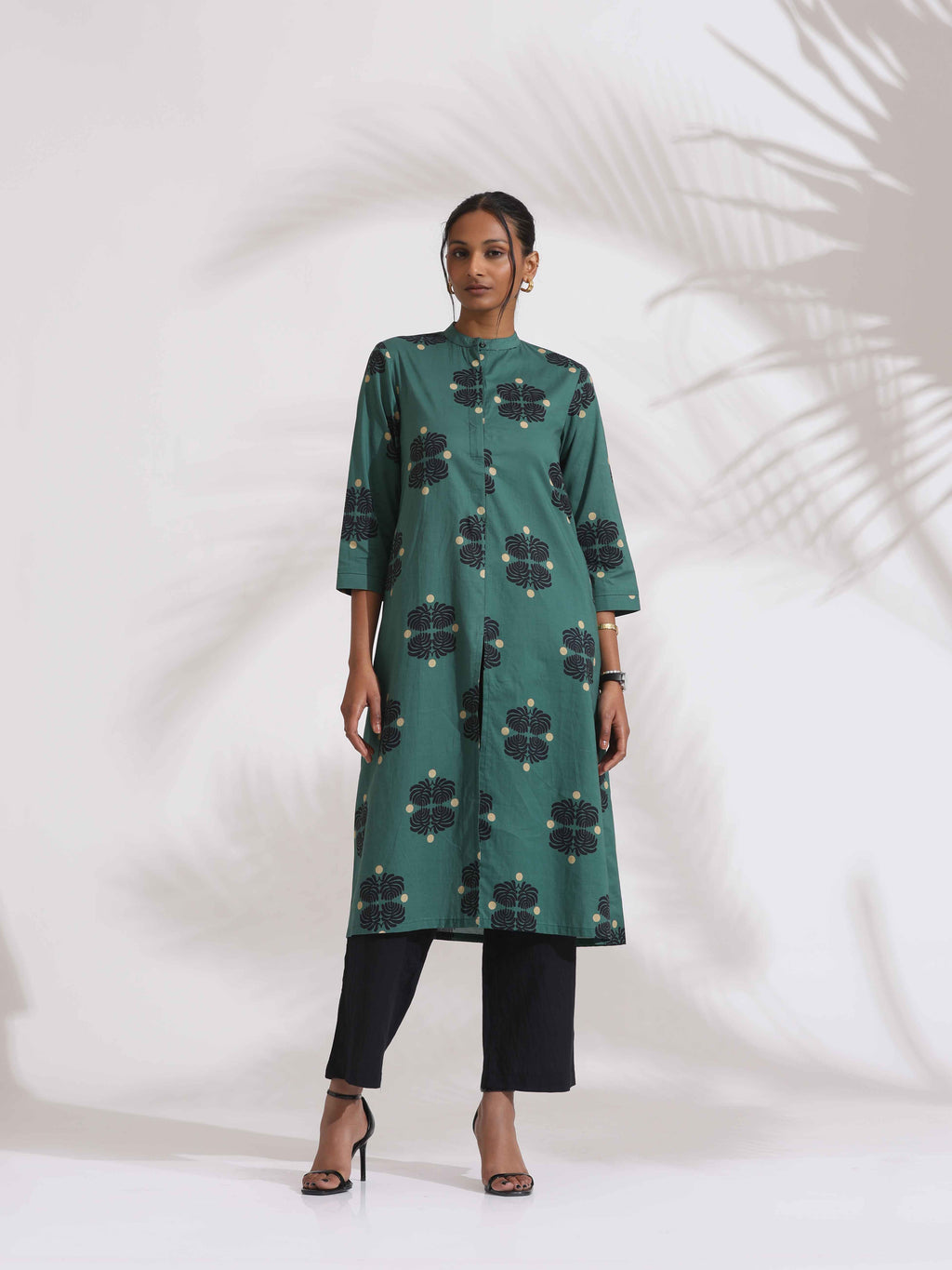 trueBrowns Green Cotton Print Front Slit Kurta Set | Grocsy