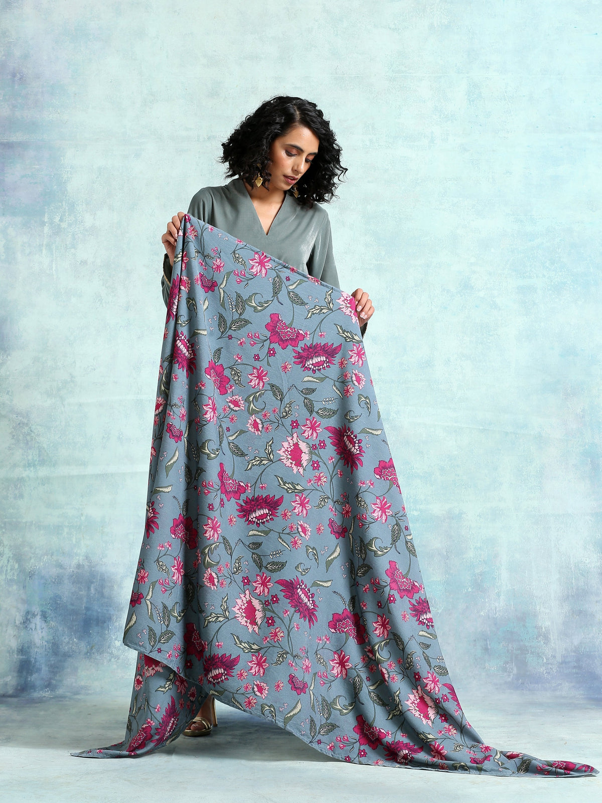 trueBrowns Grey Printed Velvet Shawl | Grocsy