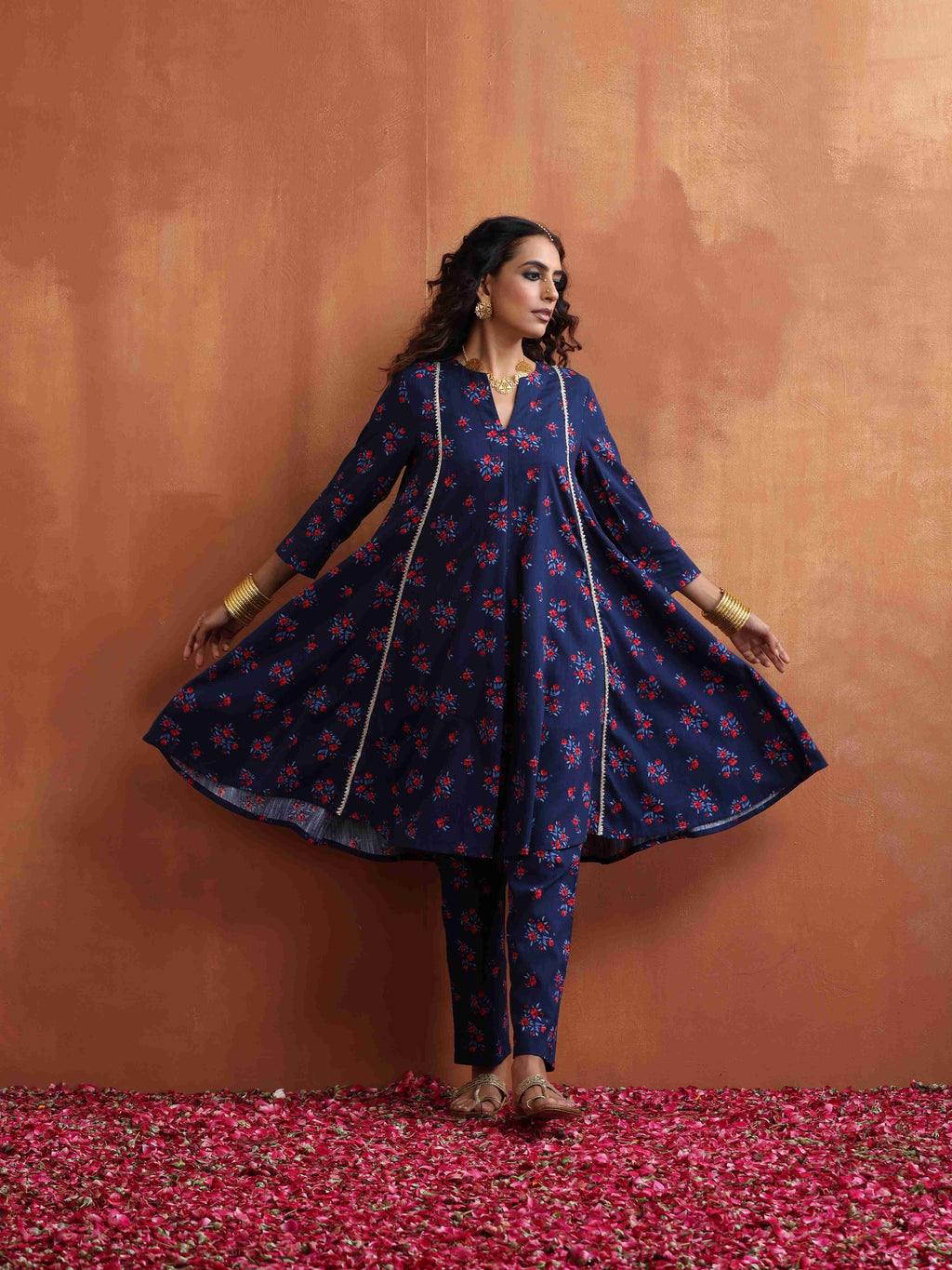 trueBrowns Blue Floral Print Flared Anarkali Kurta Co-ord Set | Grocsy