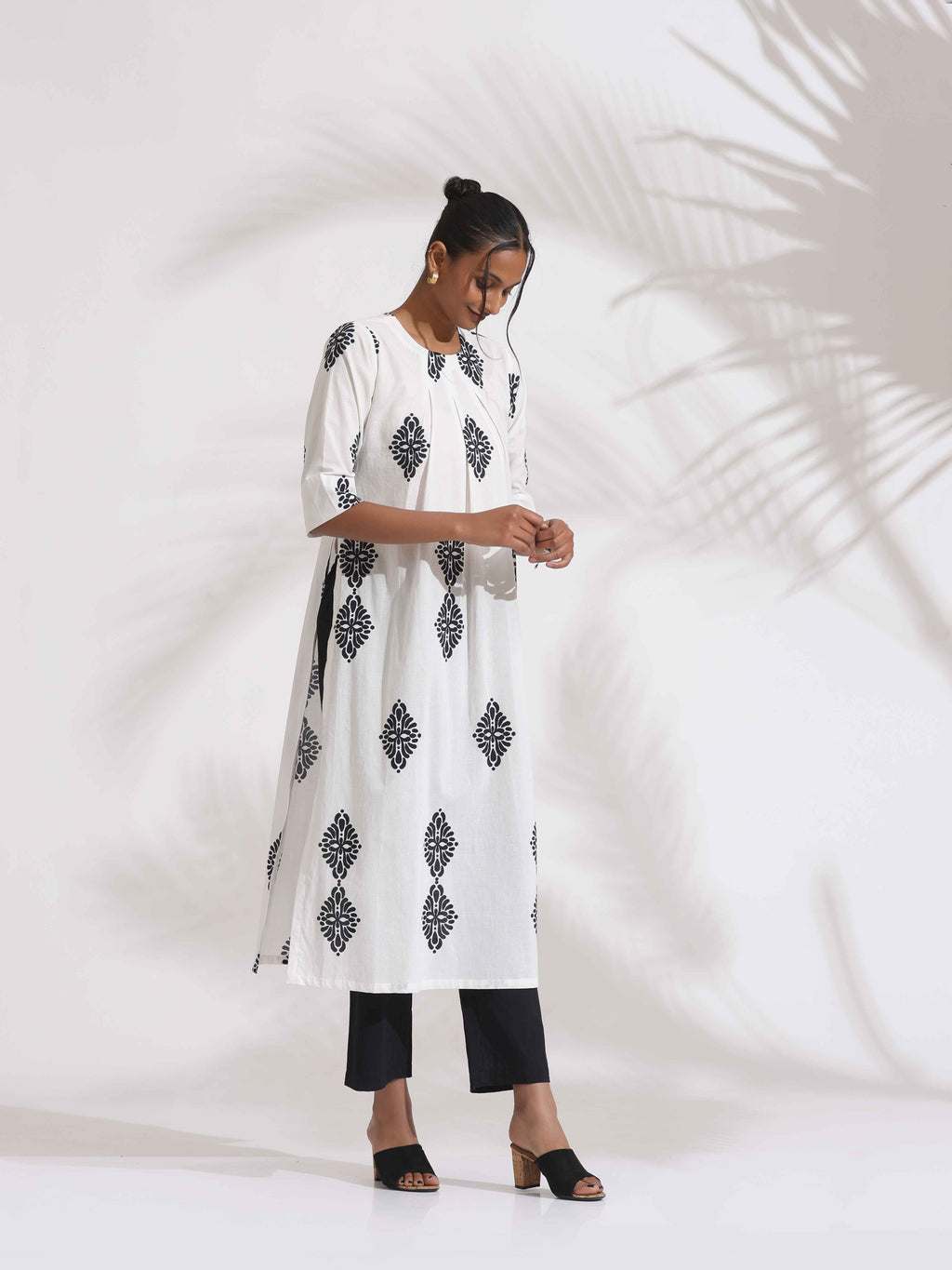 trueBrowns White Cotton Print Pleated Kurta Set | Grocsy