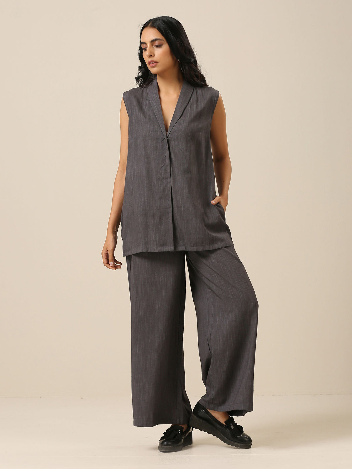 trueBrowns Slate Grey Slub Texture Sleevesless Jacket Pant Set | Grocsy