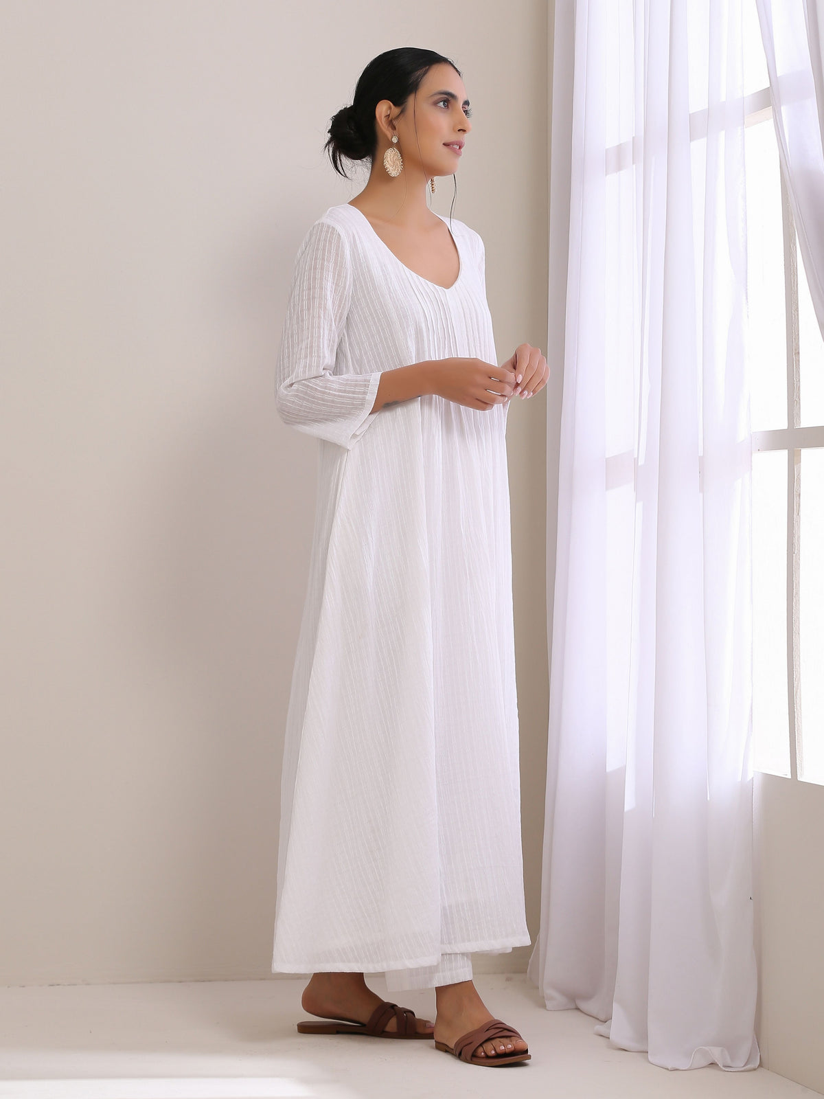 trueBrowns White Dobby Front Pleated Long Kurta Pant Set | Grocsy