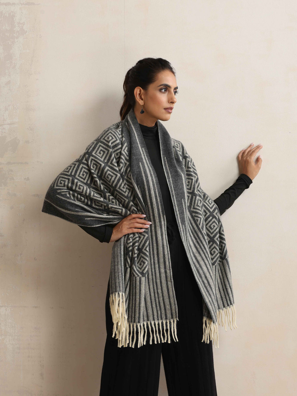 trueBrowns Charcoal Geometric Woollen Stole | Grocsy