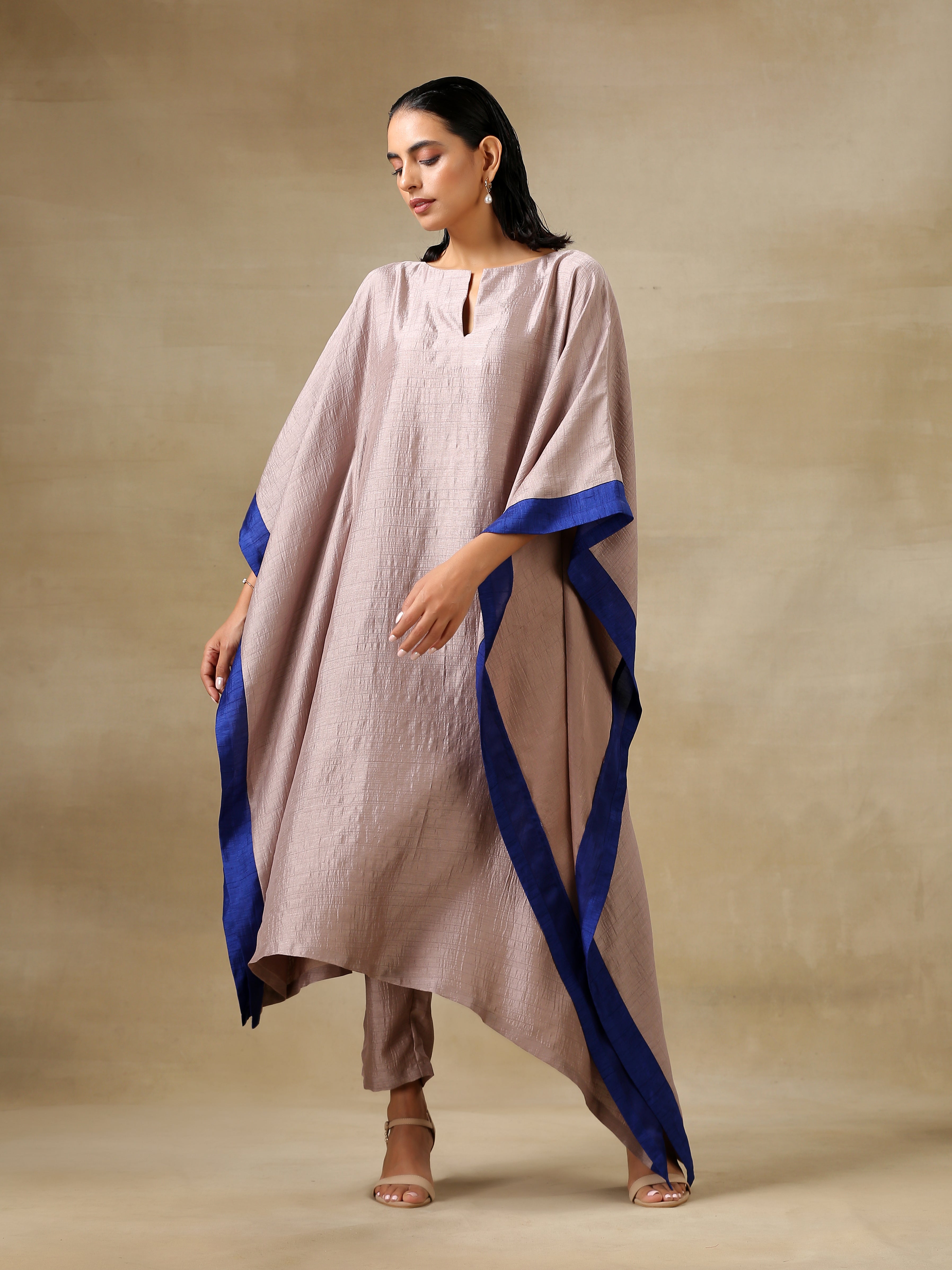 trueBrowns Grey Textured Silk High Low Kaftan Pant Set | Grocsy