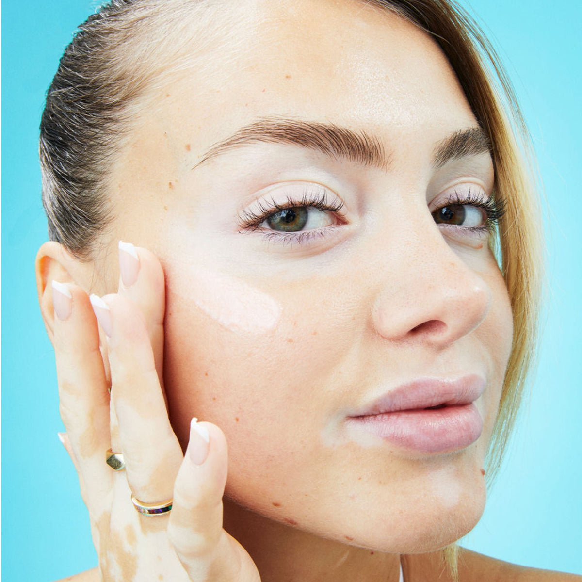 Makeup Revolution Y2K Baby Hydra Bubble Healthy Skin Primer Serum | Grocsy
