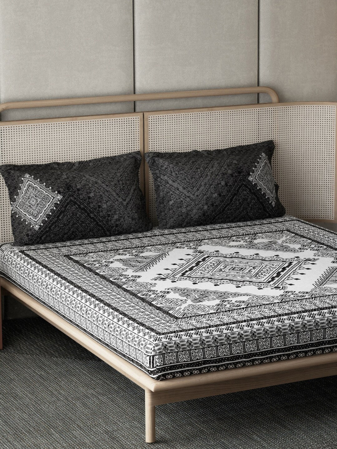 DDecor Live Beautiful Black & White 140 TC Cotton King Bedsheet & 2 Pillow Covers | Grocsy