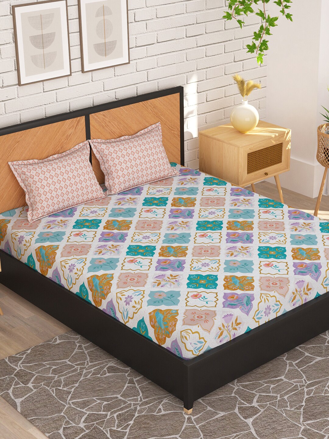 Story@home White & Peach-Coloured 180 TC Queen Bedsheet With 2 Pillow Covers | Grocsy