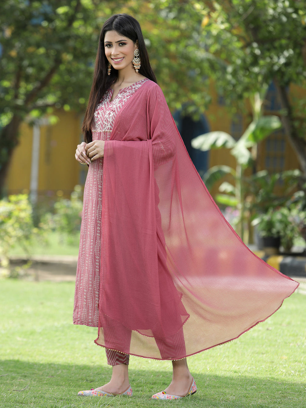 Juniper Onion Pink Muslin Festive Printed Straight Skd For Women | Grocsy