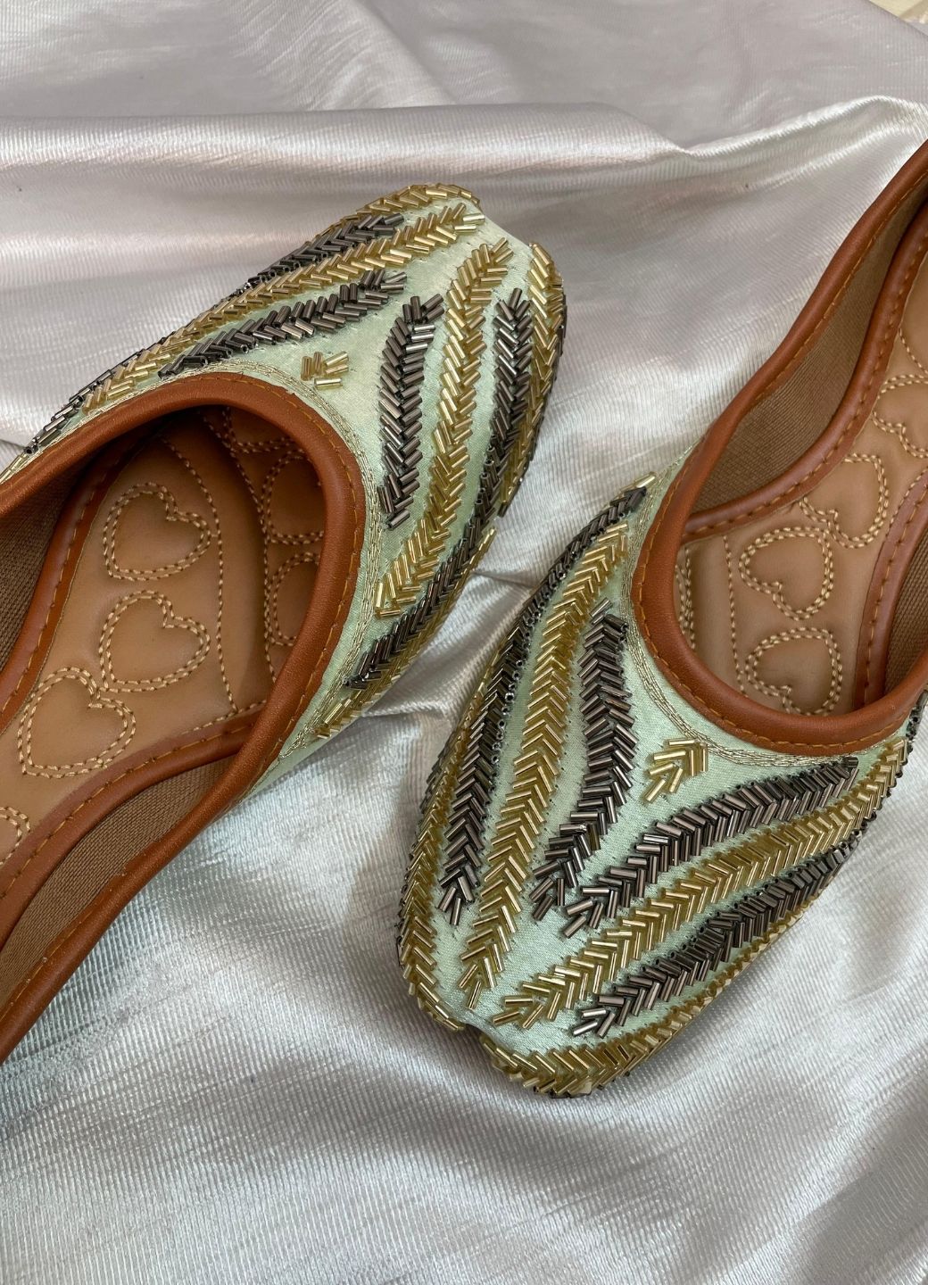 Desi Colour Women Indian Ethnic Footwear-Gold Lines | Grocsy