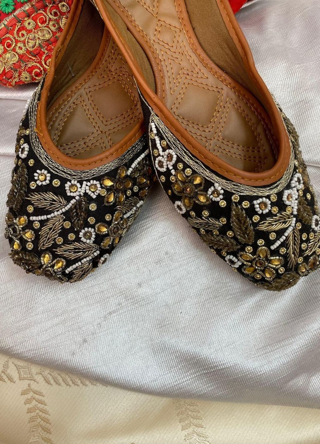Desi Colour Women Indian Ethnic Footwear-Black Stones Flower | Grocsy