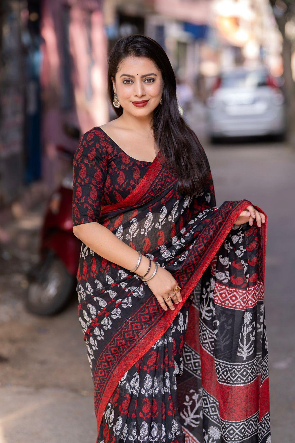Red Linen Blend Ethnic Motifs Saree with Unstitched Blouse - A2M | Grocsy