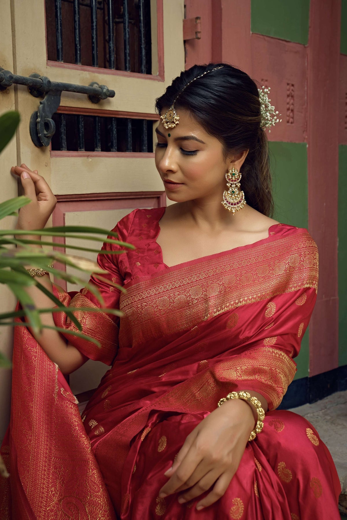 Vardha Candy Apple Red Golden Zari Banarasi Satin Silk Saree | Grocsy