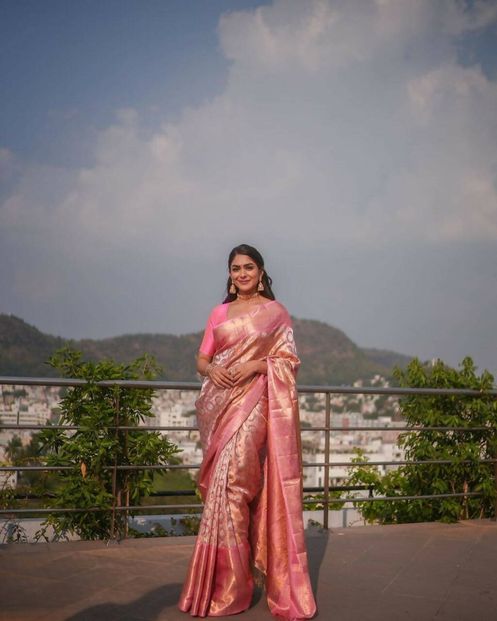 DEIANA'S Beautiful Designer Golden zari Soft Lichi Silk Saree - Pink | Grocsy