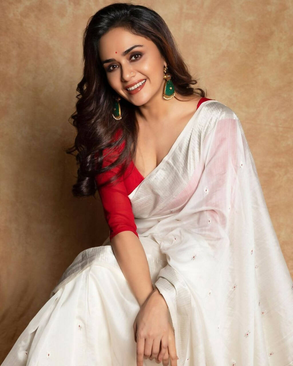 DEIANA'S Beautiful Designer Golden zari Soft Cotton Saree - White | Grocsy