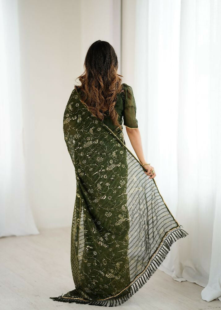 PR Fashion Mehendi Georgette Patta Plain With Foil Work And Small Lace And Zalar Lace Saree | Grocsy