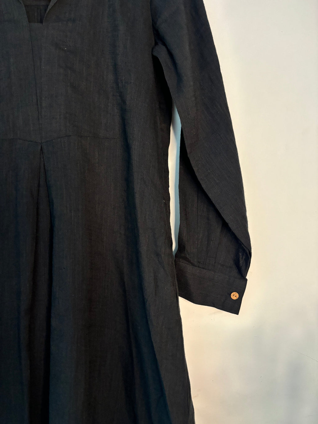 trueBrowns Black Slub Top | Grocsy