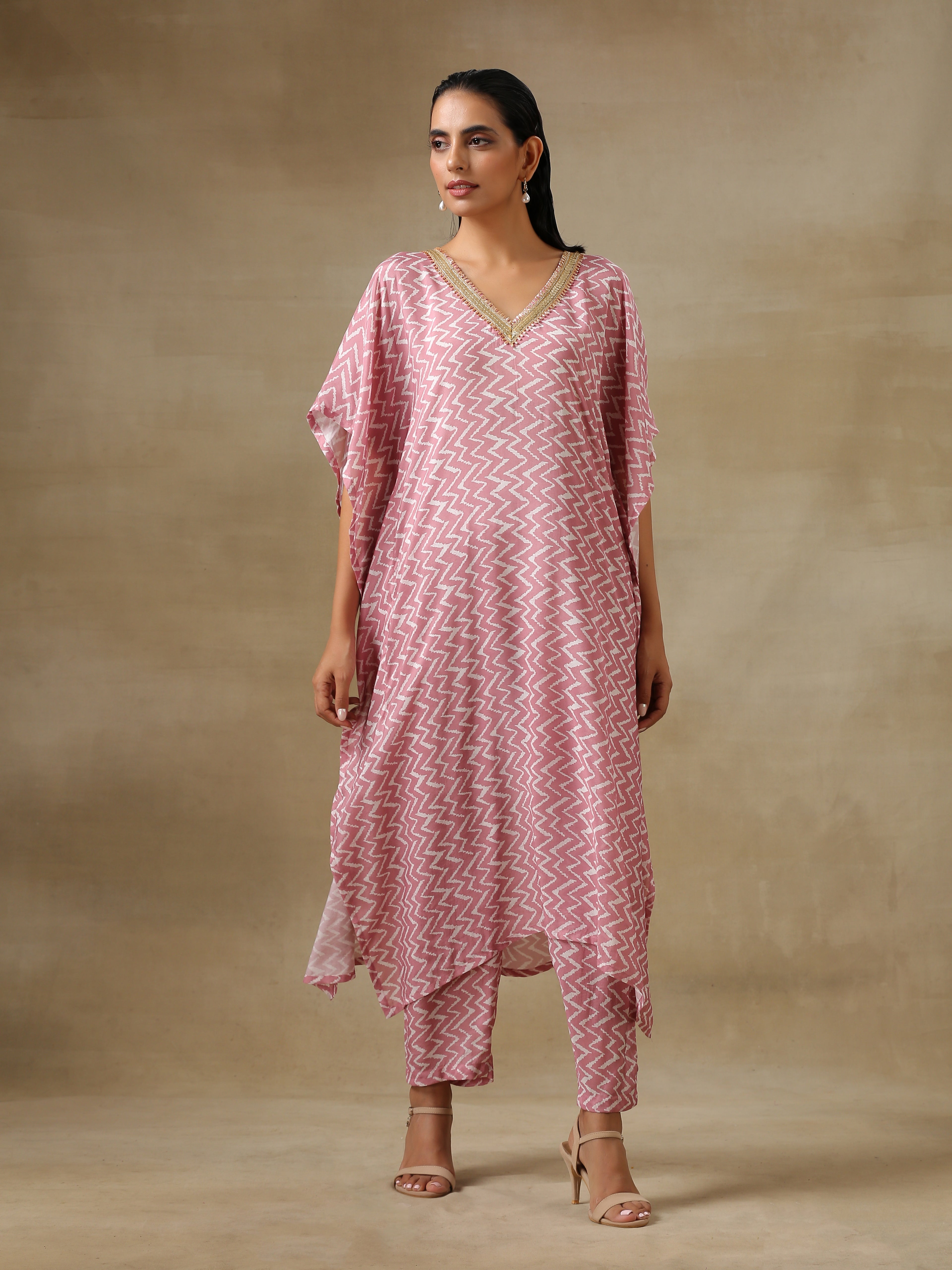trueBrowns Light Mauve Bandhani Printed Silk Kaftan Kurta Pant Set | Grocsy