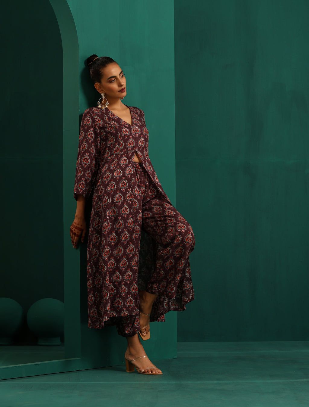 trueBrowns Deep Purple Paan Muslin Silk Printed Front Slit Kurta Pant Set | Grocsy