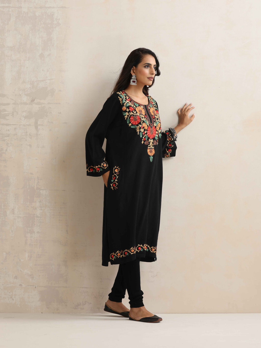 trueBrowns Black Kashmiri Floral Embroidered Woollen Phiran Kurta | Grocsy