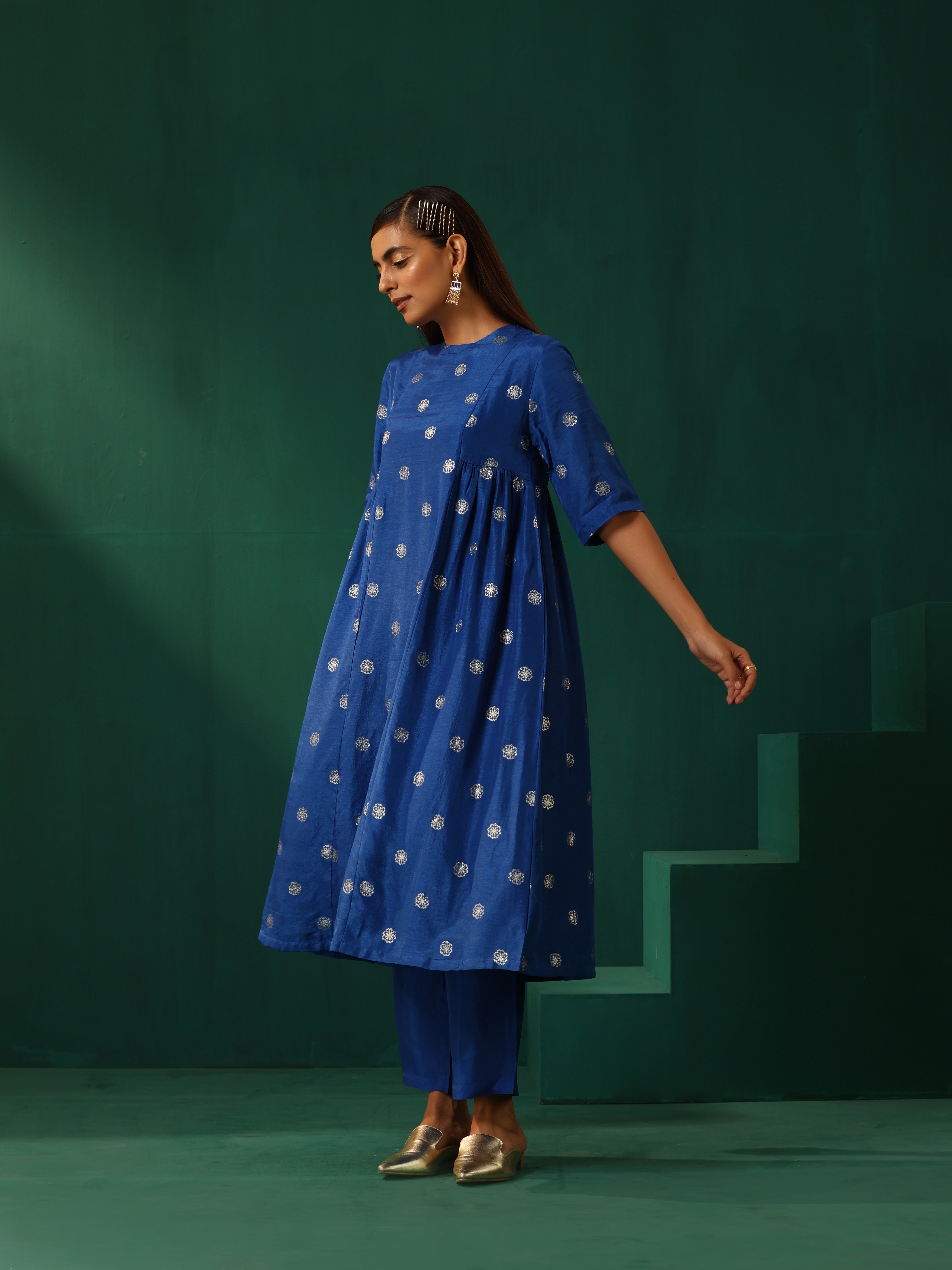trueBrowns Royal Blue Geometric Floral Viscose Silk Side Gathered Kurta Pant Set | Grocsy