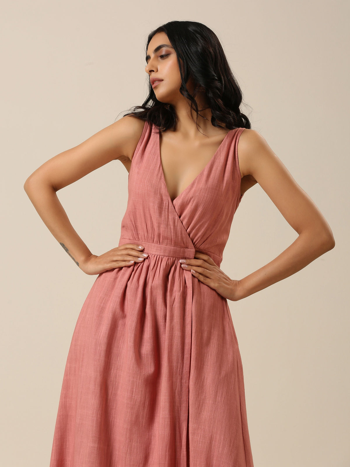 trueBrowns Light Mauve Slub Texture Sleeveless Wrap Dress | Grocsy