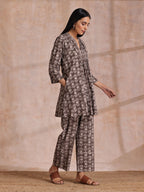 trueBrowns Clay Dabu Geometric Print Cotton Pleated Co-Ord Set | Grocsy