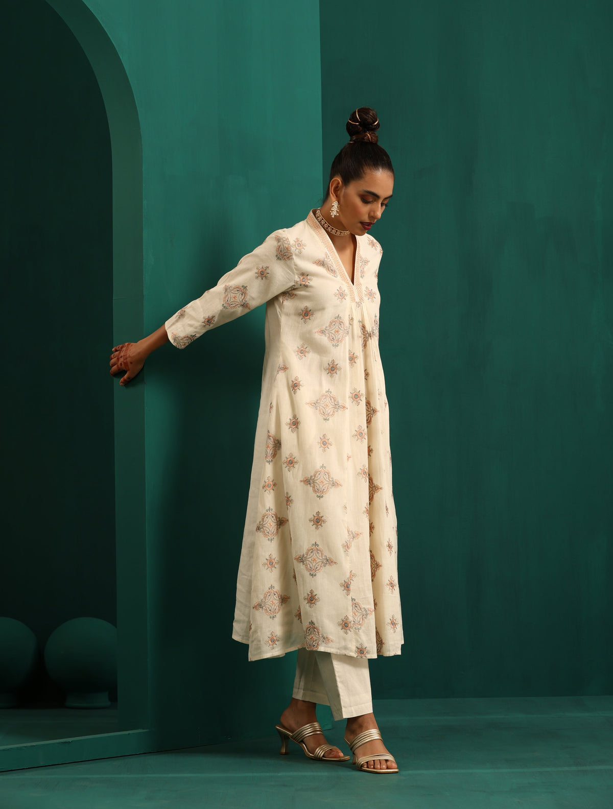 trueBrowns Ivory Peach Cotton Front Gathered Kurta Pant Set | Grocsy