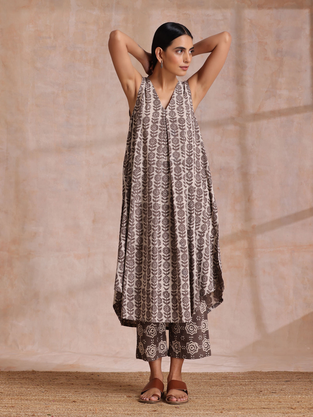 trueBrowns Clay Dabu Buta Print Cotton Sleeveless Flared Kurta Pant Set | Grocsy