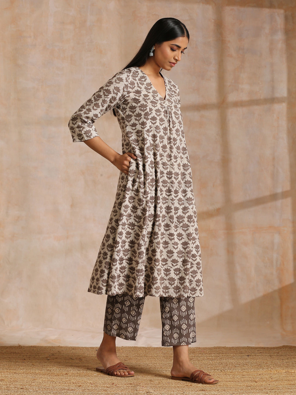 trueBrowns Clay Dabu Buta Print Cotton Front Neck Gathered Kurta Pant Set | Grocsy