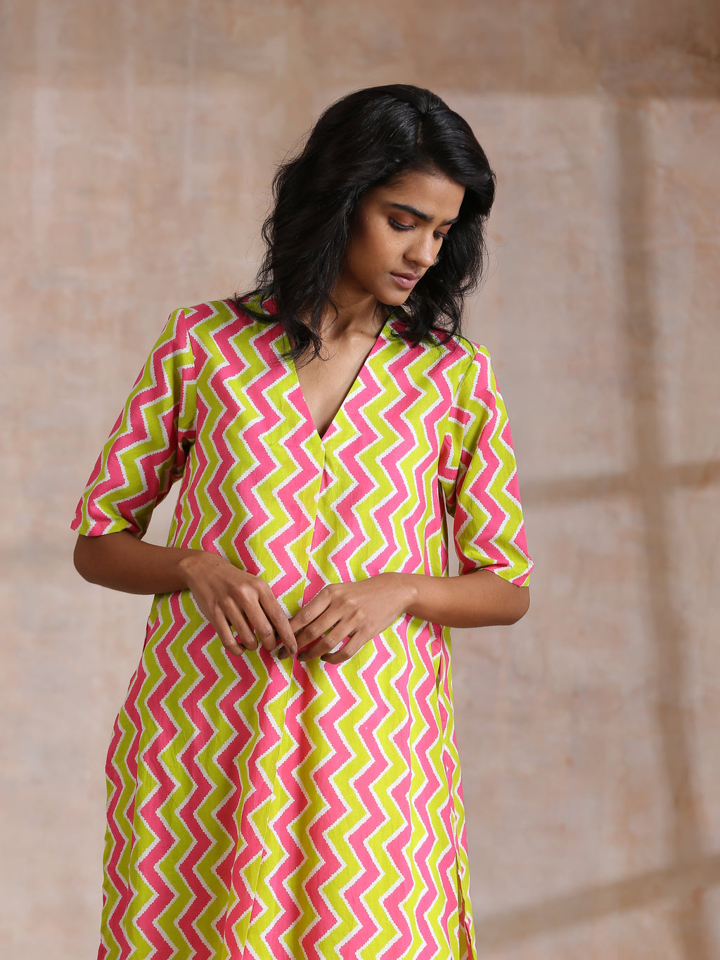 trueBrowns Lime Pink Zig-Zag Lines Print Cotton Kurta Pant Set | Grocsy