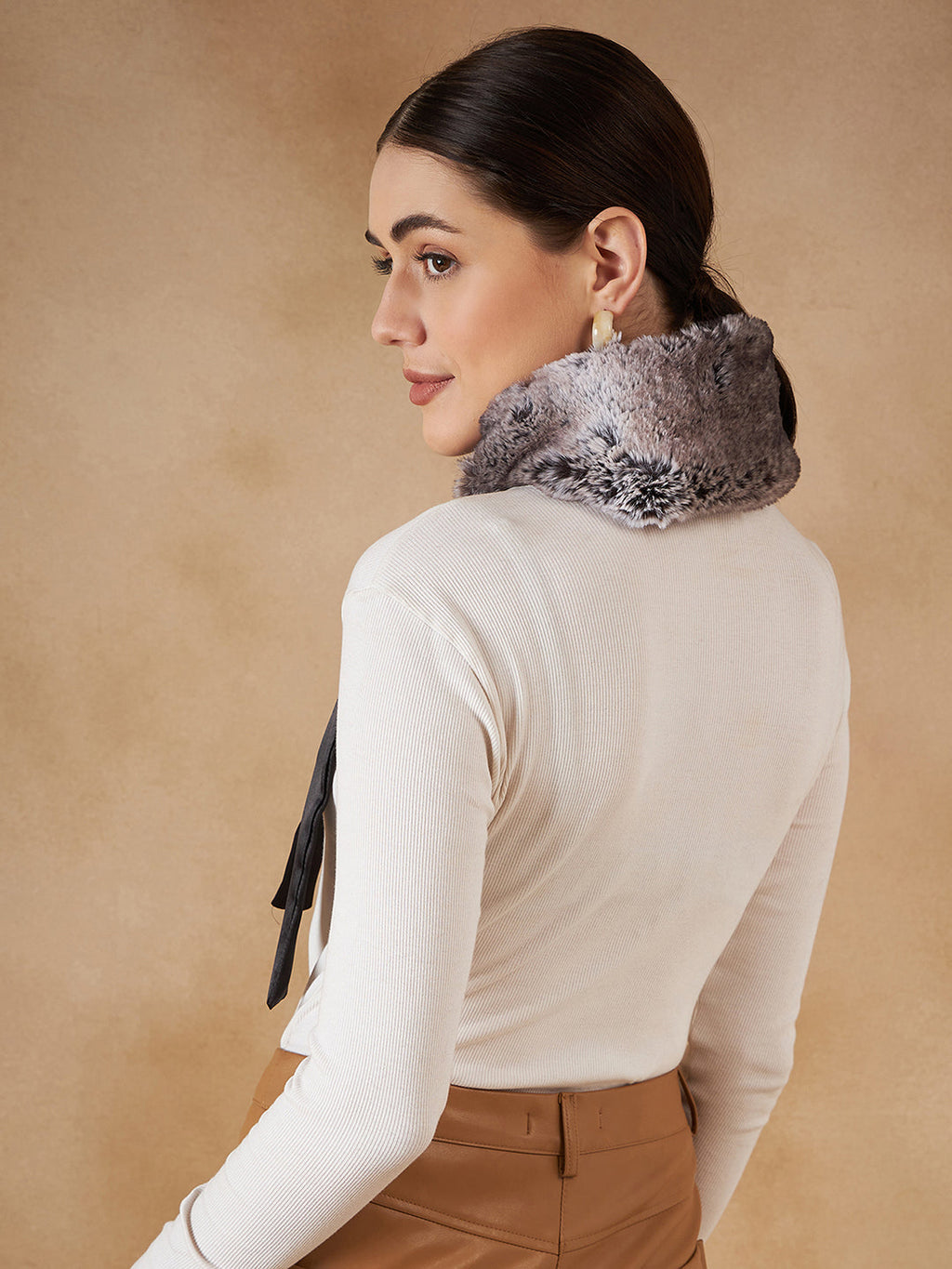 InWeave Women's Dark Grey Duble Shade Fur Neckpiece | Grocsy