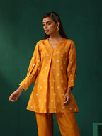 trueBrowns Mustard Geometric Floral Viscose Silk Front Pleat Co-ord Set | Grocsy