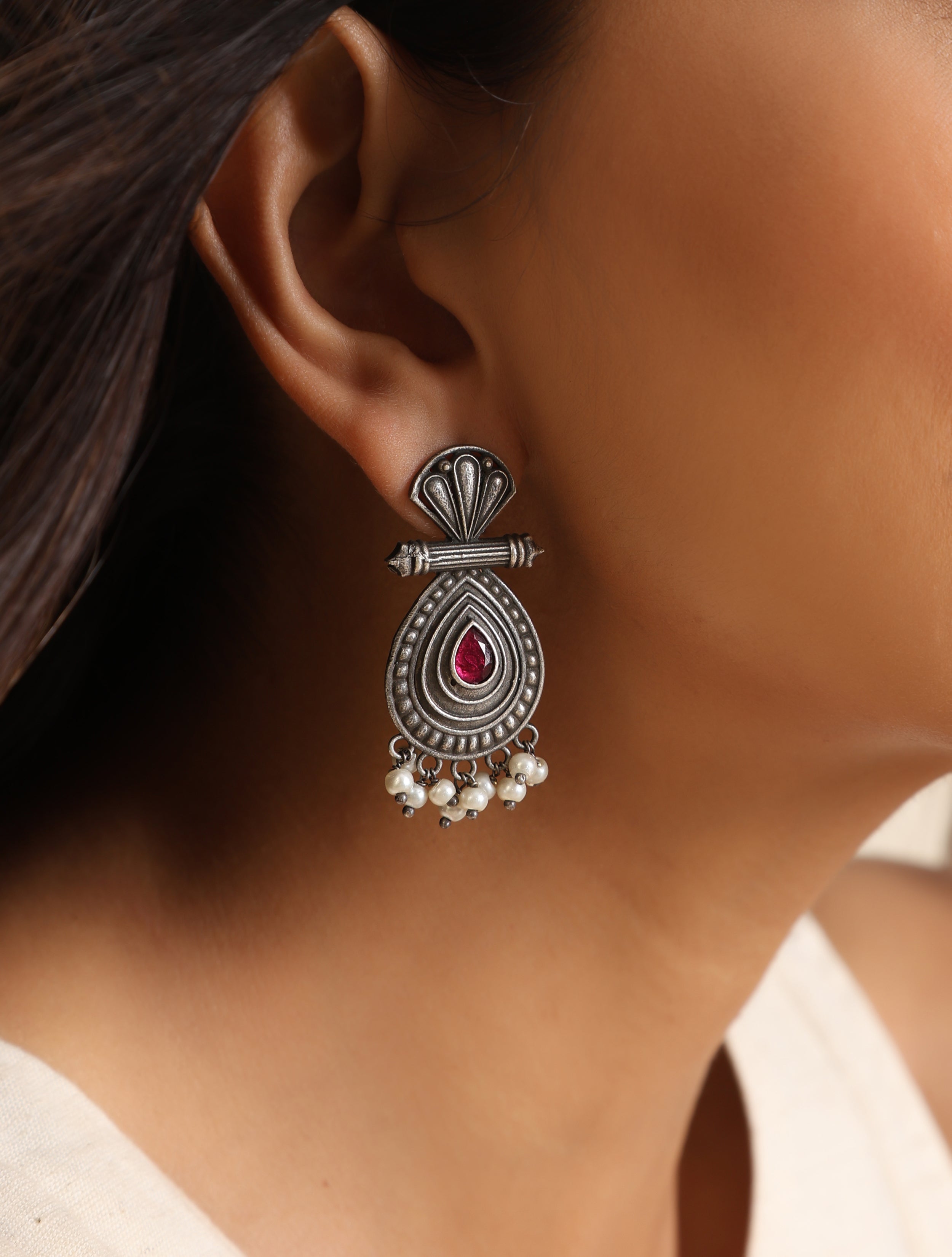 trueBrowns Silver Pearl Bead Earrings | Grocsy