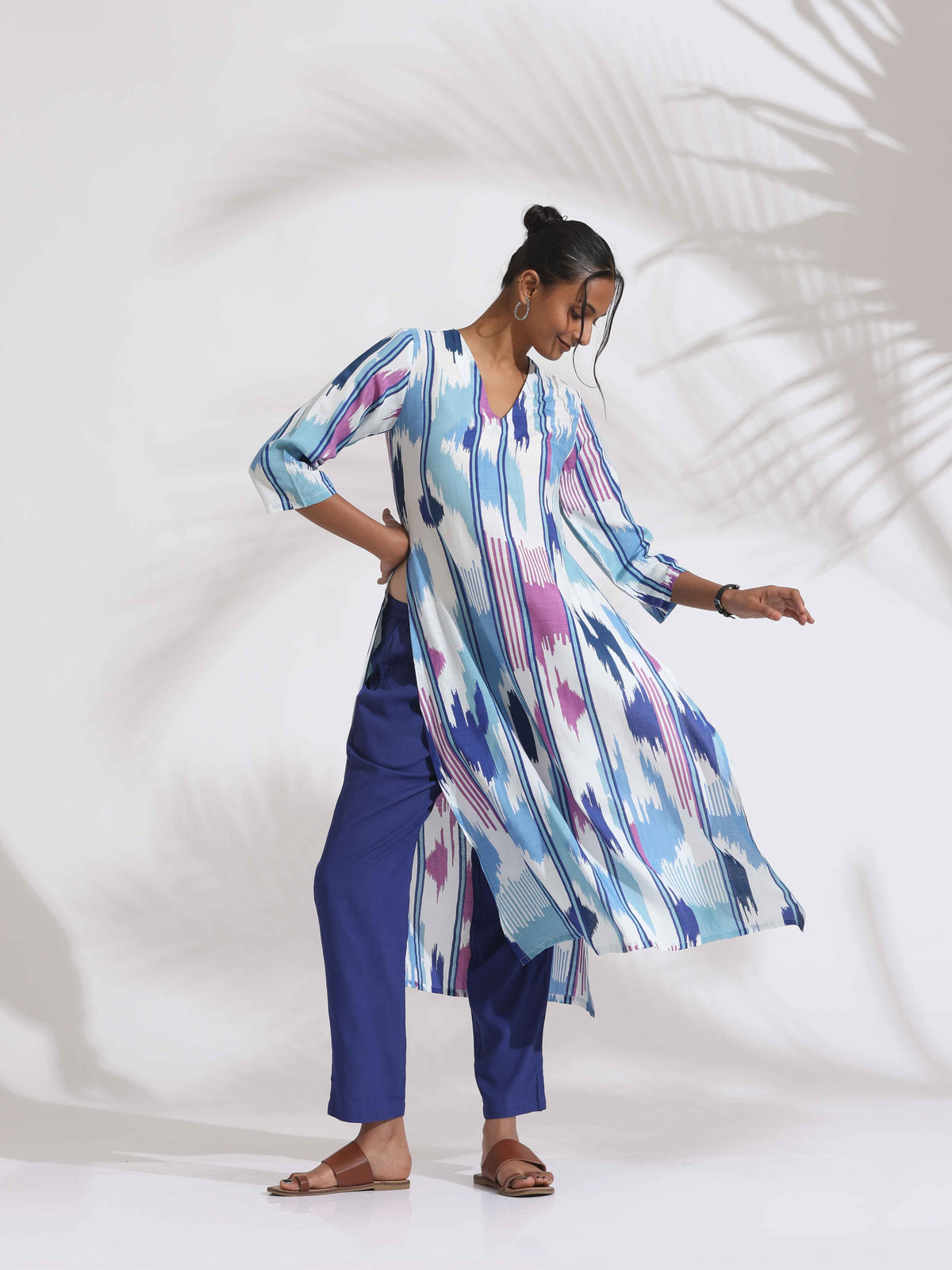 trueBrowns Blue Ikat Print Muslin Kurta Set | Grocsy