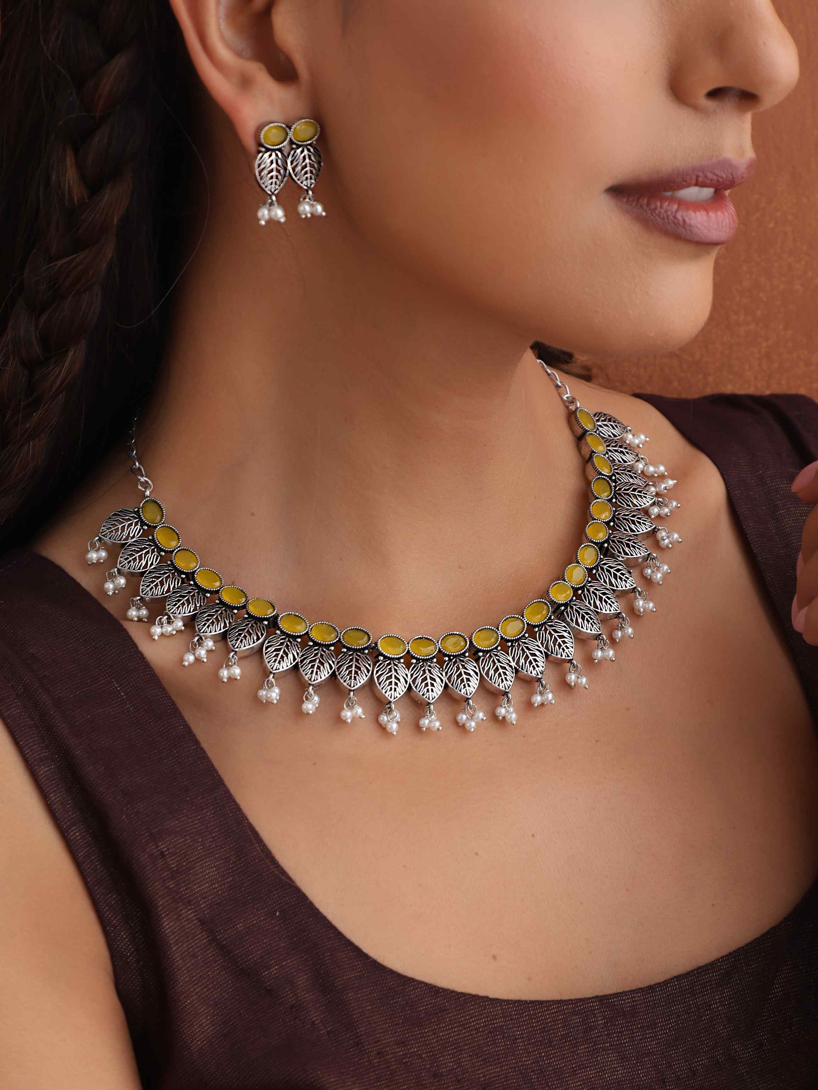 trueBrowns Silver Tone Stone Necklace Set | Grocsy