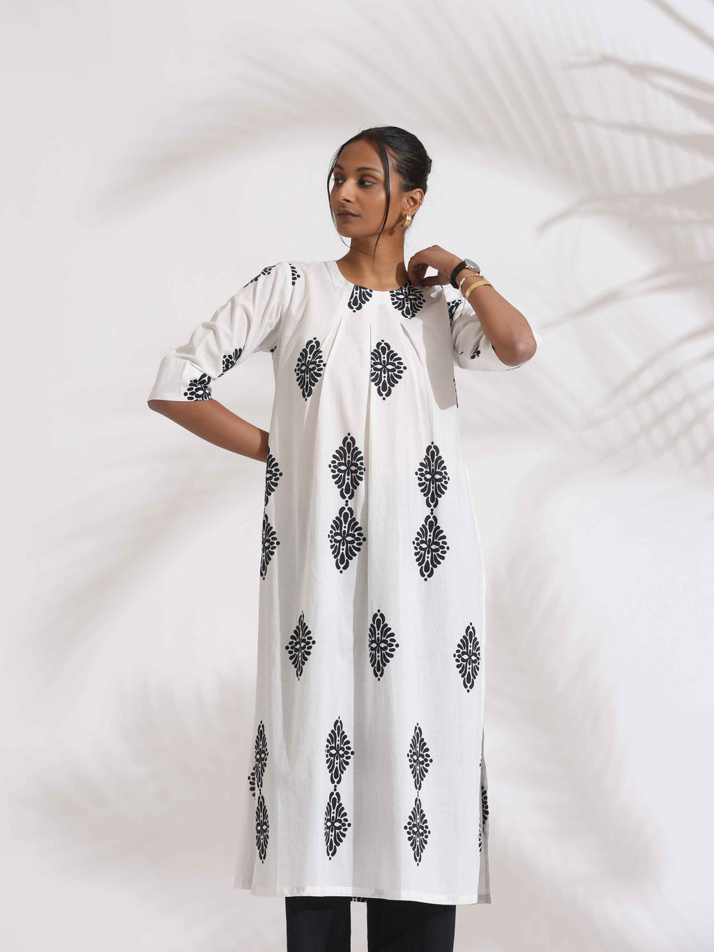 trueBrowns White Cotton Print Pleated Kurta Set | Grocsy