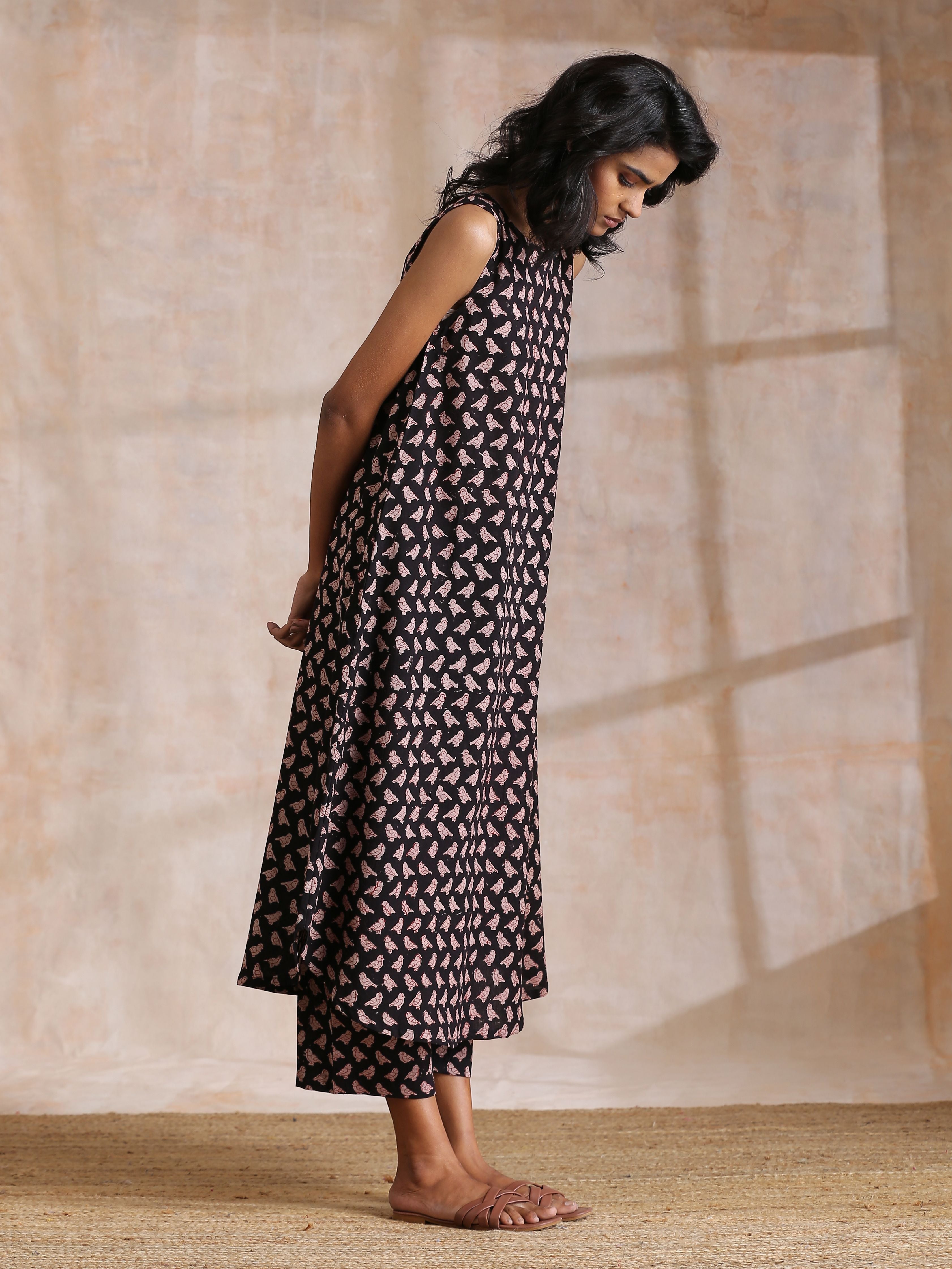 trueBrowns Black Bird Bagru Print Cotton Sleeveless Kurta Pant Set | Grocsy