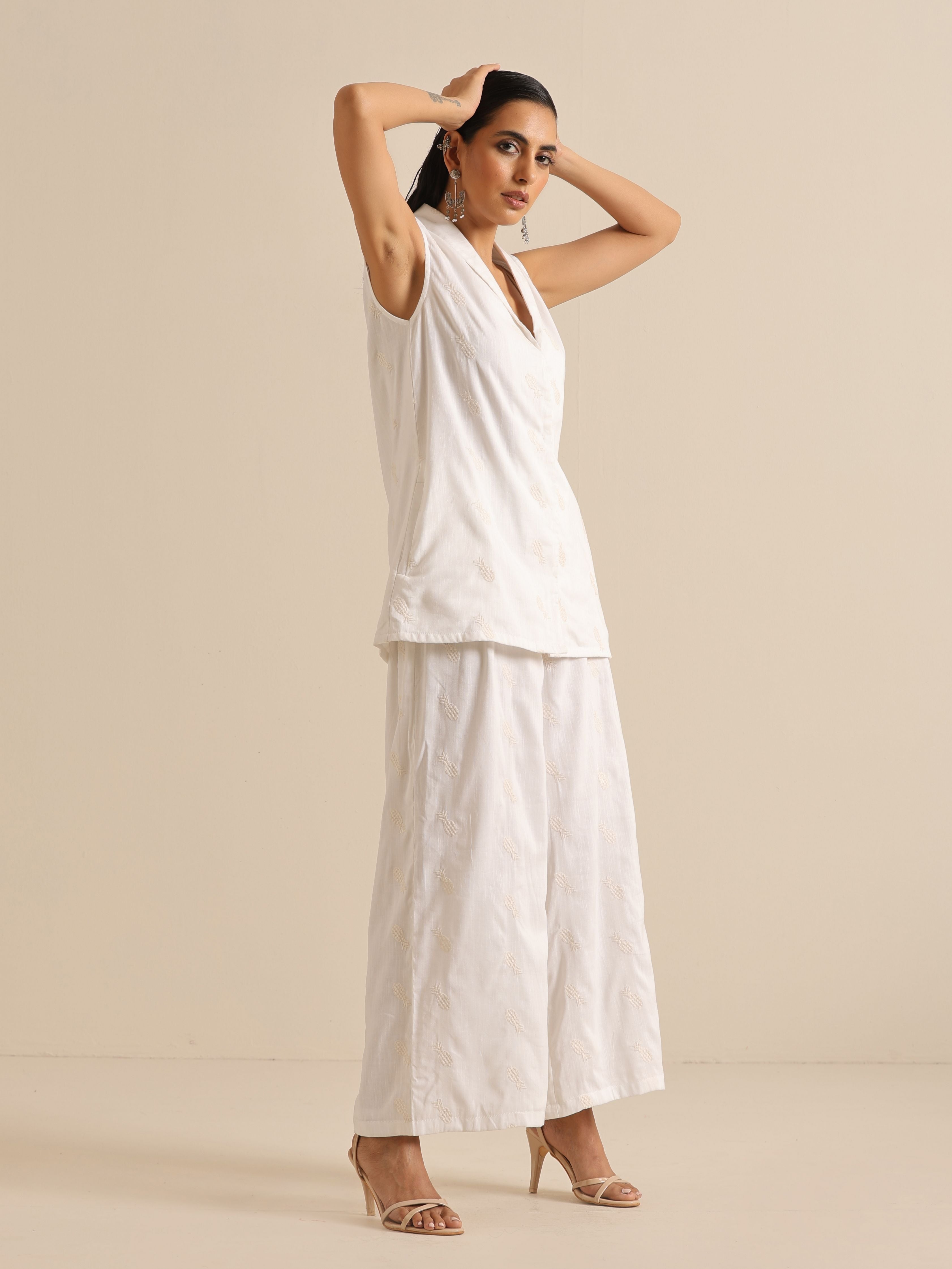 trueBrowns White Pineapple Sleeveless Jacket Pant Set | Grocsy